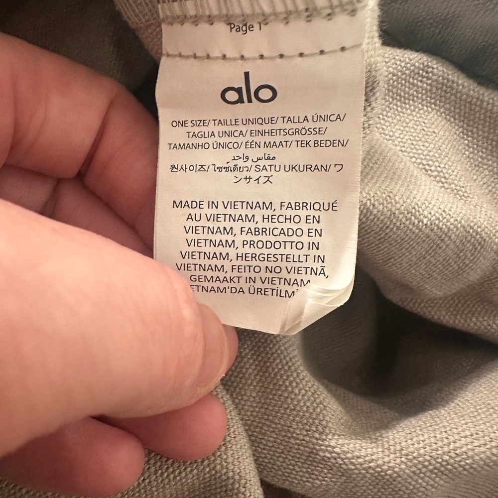 ALO Yoga Black and Gray Tie Dye Tote Bag 🤍 - Picture 2 of 3